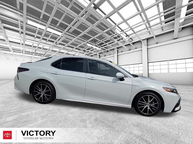 2023 Toyota Camry SE photo 2