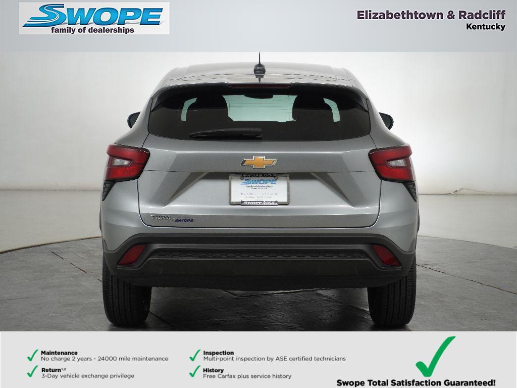 2025 Chevrolet Trax LS photo 3