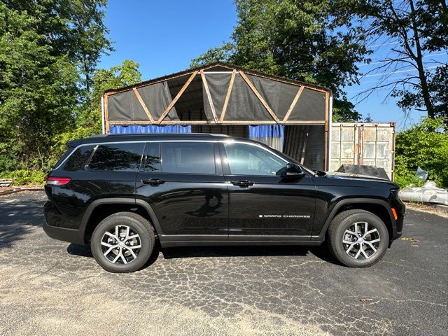 2025 Jeep Grand Cherokee Limited photo 3