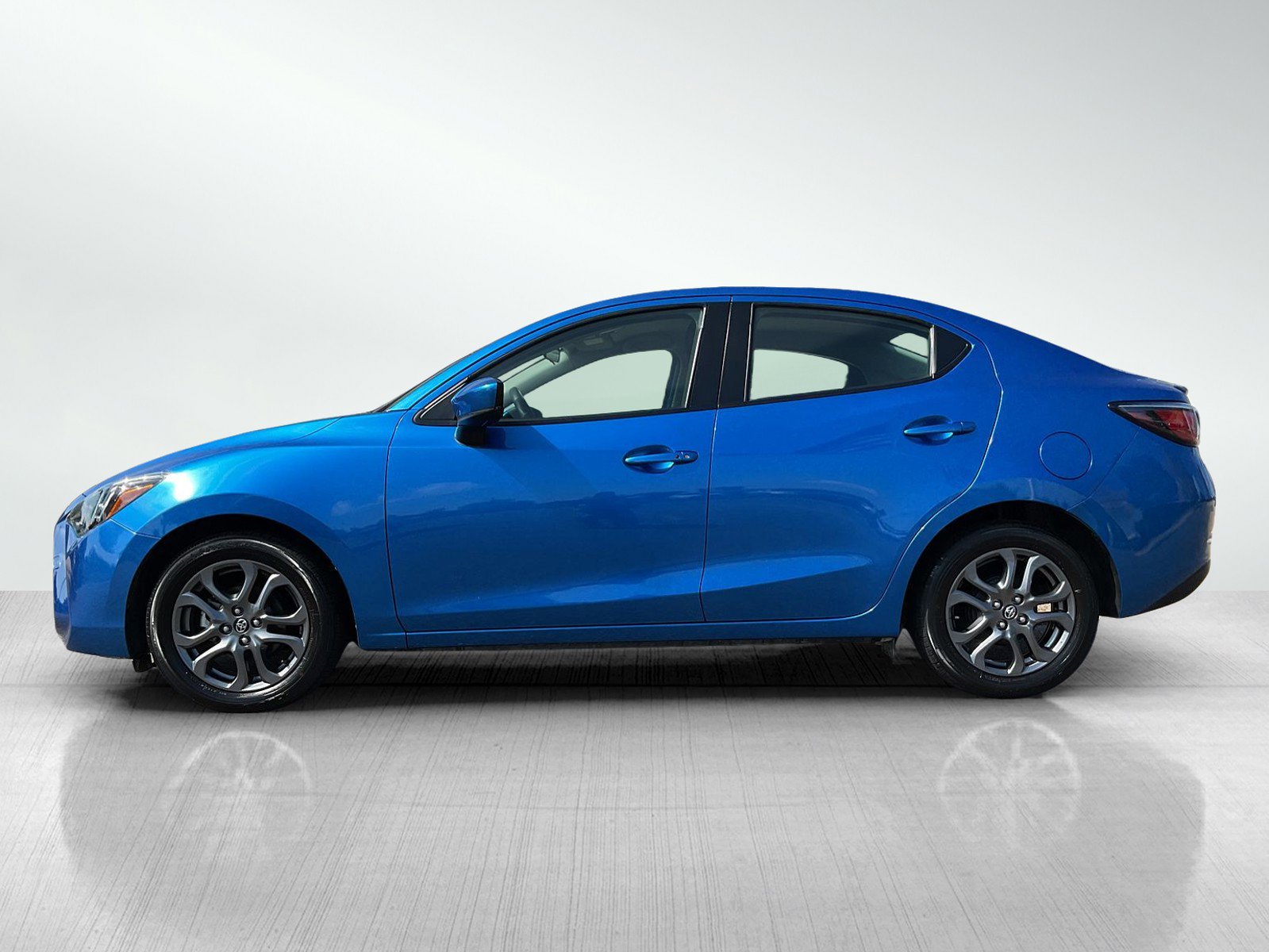 Used 2019 Toyota Yaris LE with VIN 3MYDLBYV2KY525186 for sale in Brainerd, Minnesota