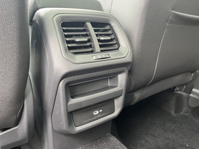 2025 Volkswagen Taos SE photo 46