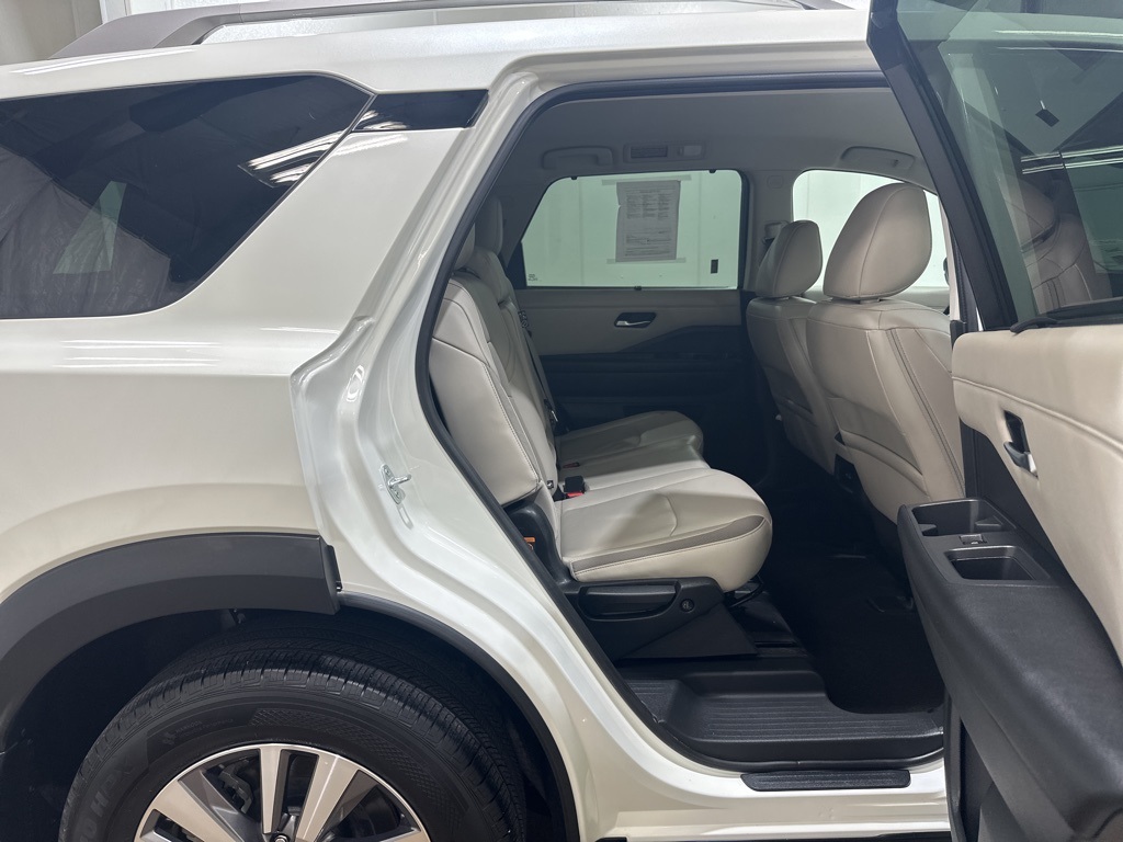 2023 Nissan Pathfinder SL photo 20