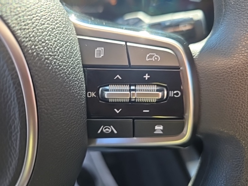 2024 Kia Sorento LX photo 12