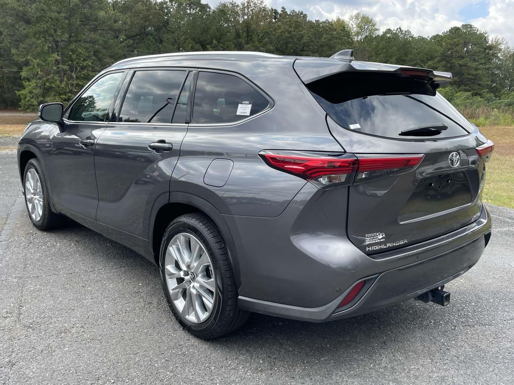 2021 Toyota Highlander Limited photo 4