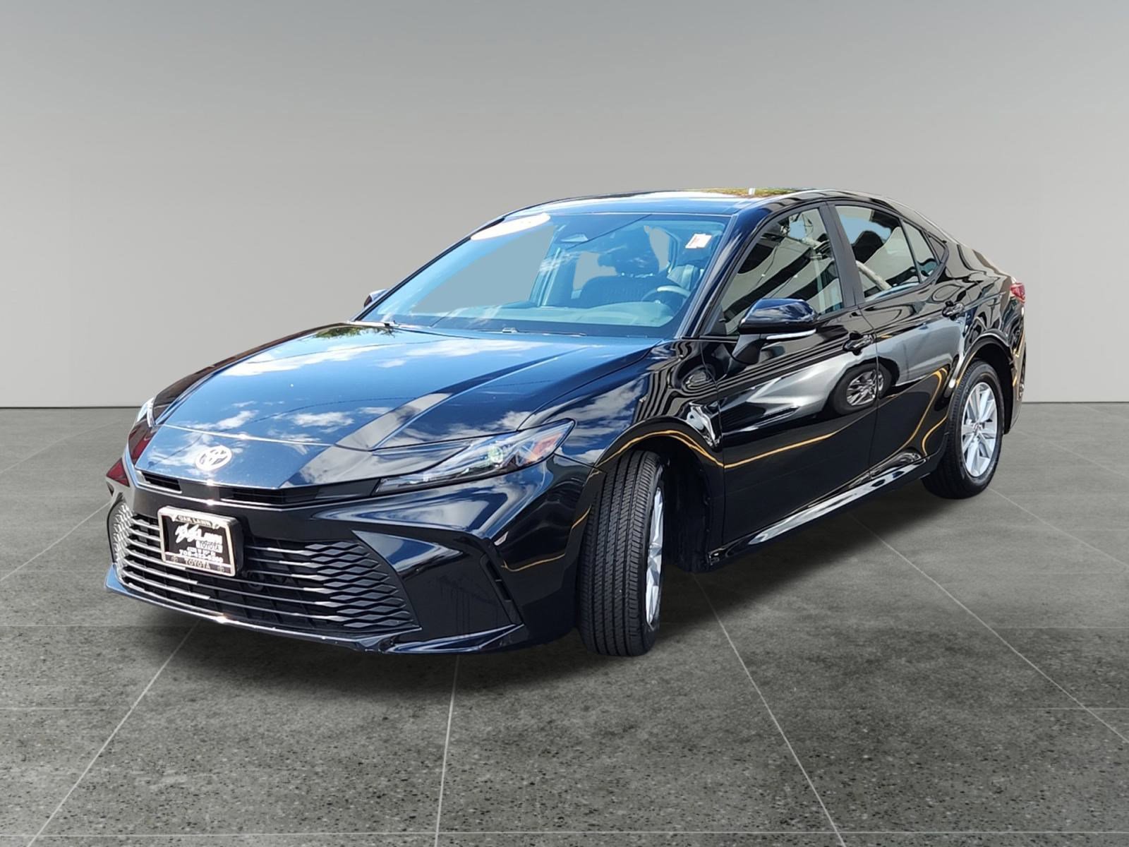 2025 Toyota Camry LE photo 3