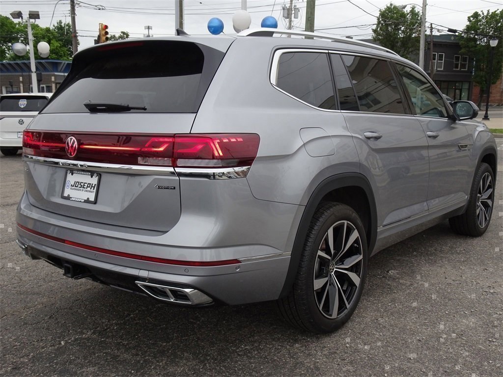 2025 Volkswagen Atlas SEL Premium R-Line photo 5