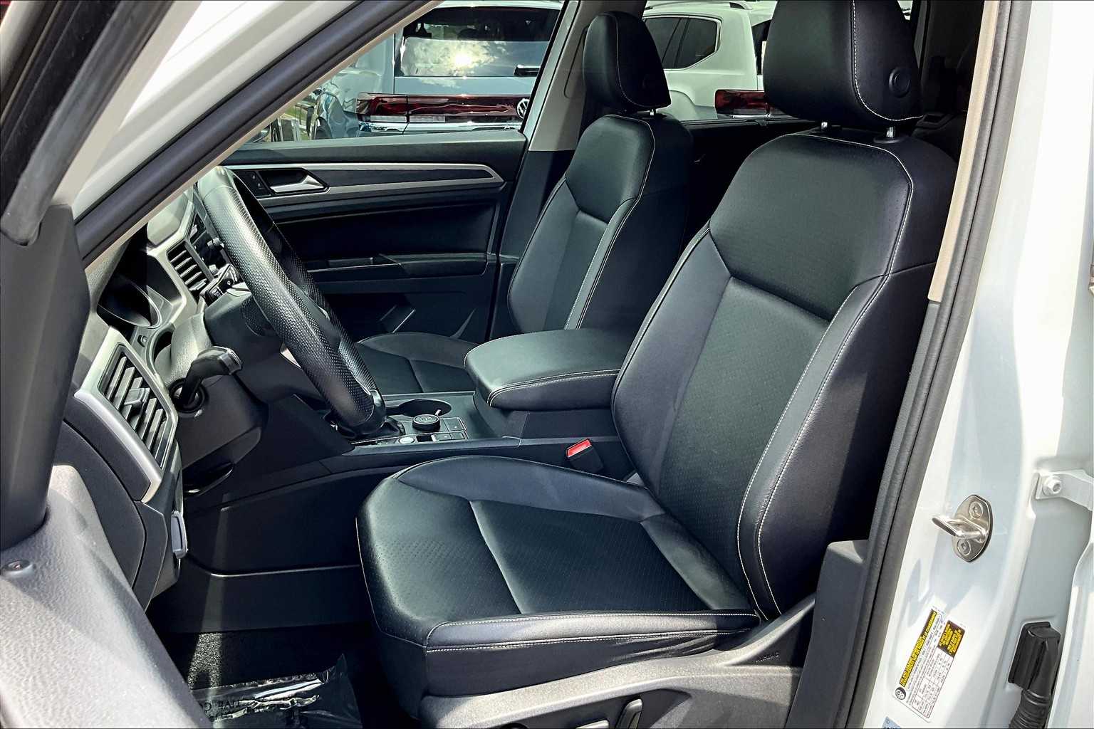 2021 Volkswagen Atlas SE Technology R-Line photo 8