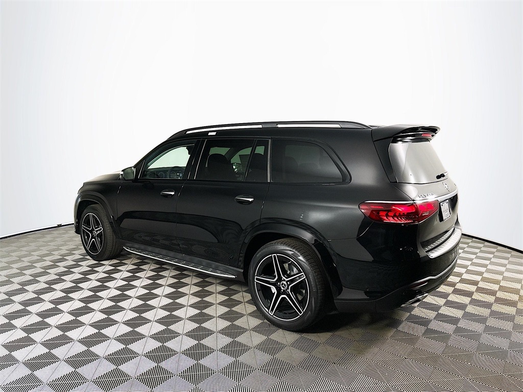 2026 Mercedes Benz GLS 450 4MATIC photo 3