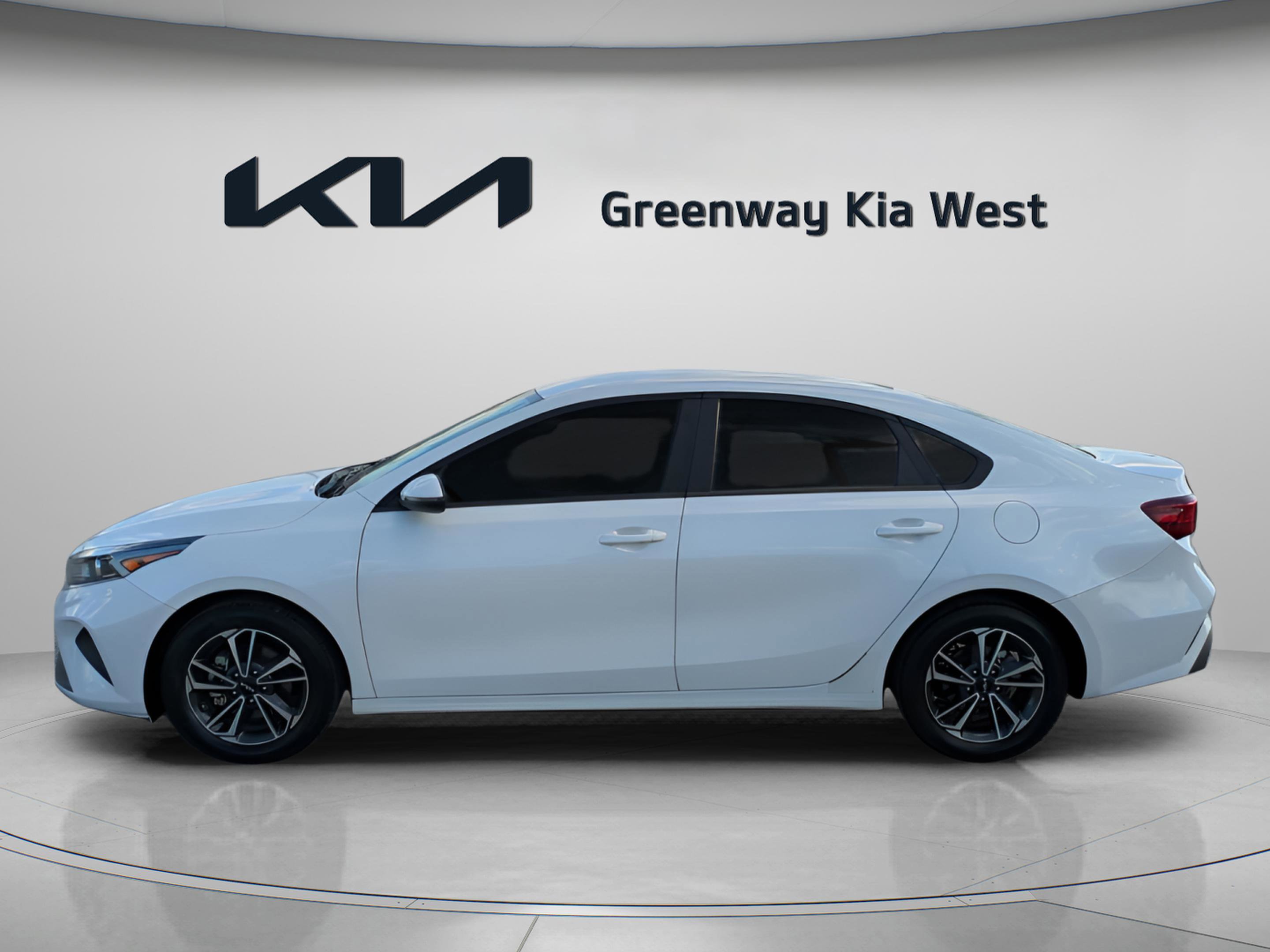 2024 Kia Forte LXS photo 3