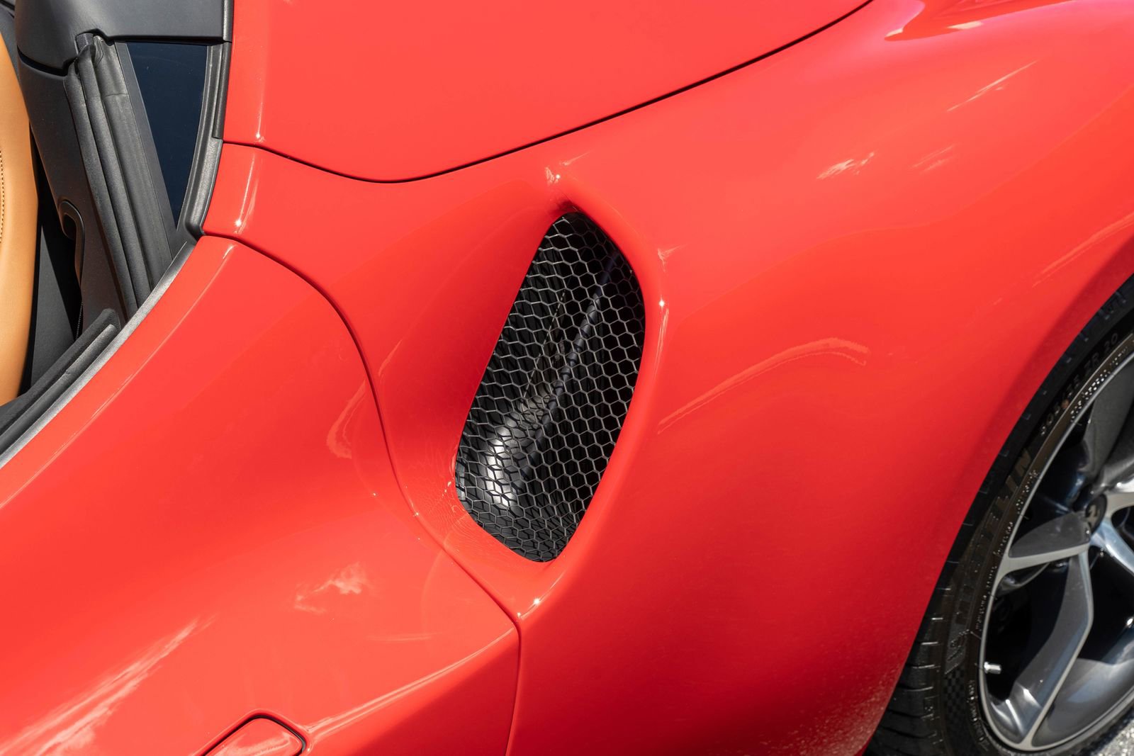 2024 Ferrari 296 GTS Base photo 13