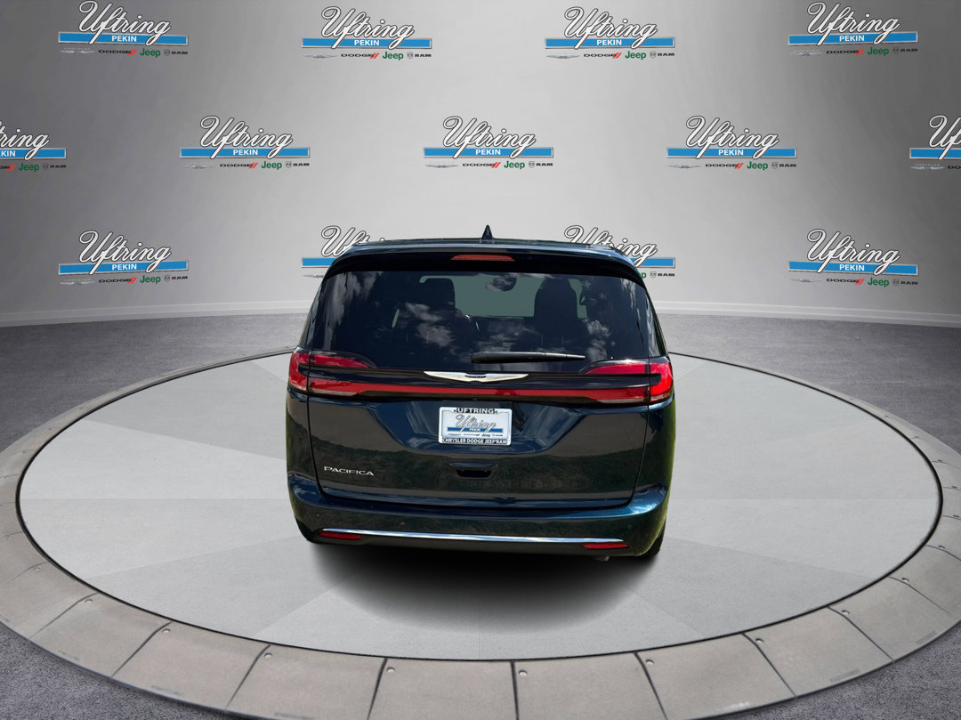2025 Chrysler Pacifica photo 3