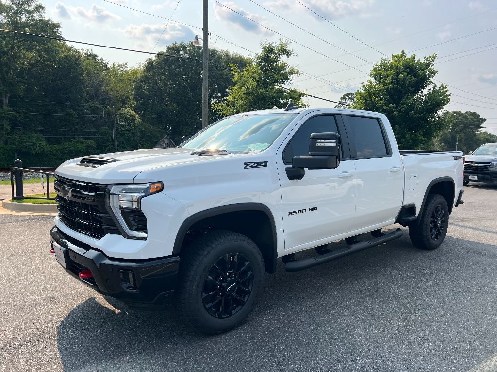 2025 Chevrolet Silverado 2500HD LT photo 2