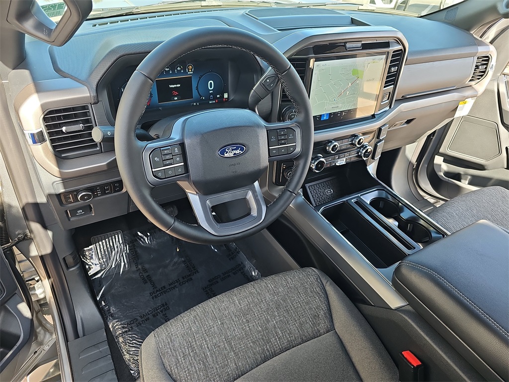 2025 Ford F-150 XLT photo 14