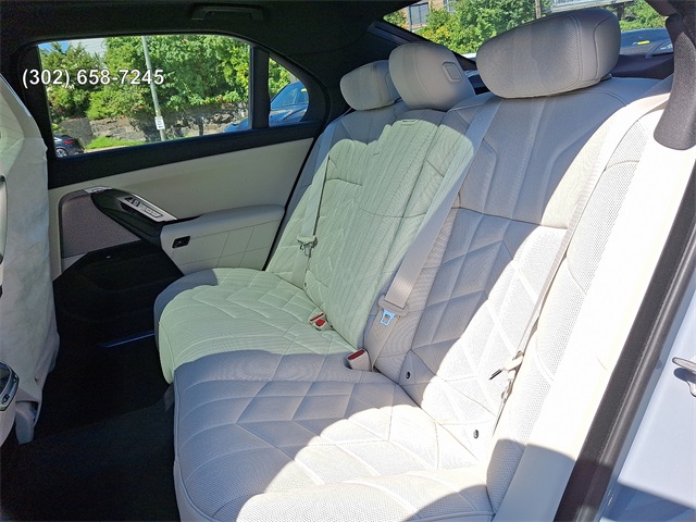 2026 Bmw 750e photo 8