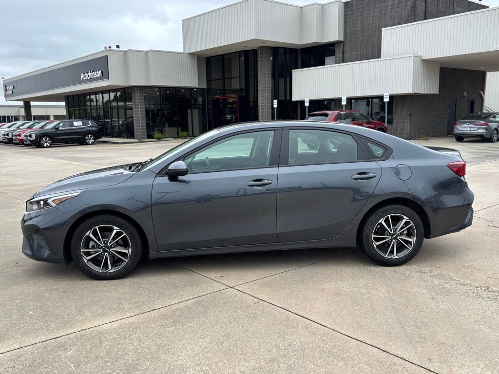 2023 Kia Forte LXS photo 4