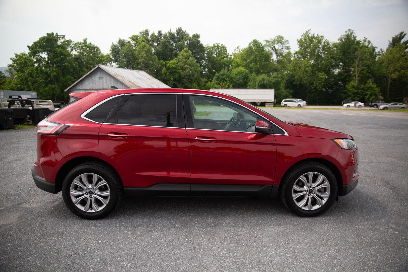 2024 Ford Edge Titanium photo 2