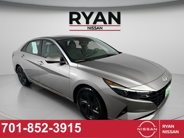 2023 Hyundai Elantra SEL's photo