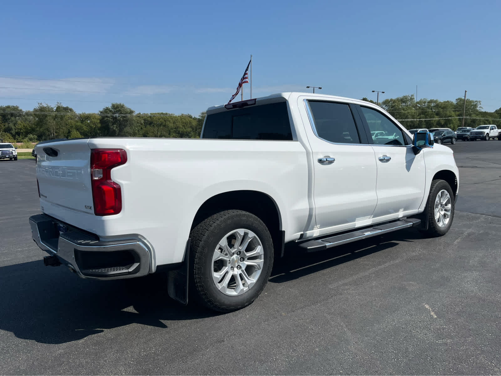 2022 Chevrolet Silverado 1500 LTZ photo 2