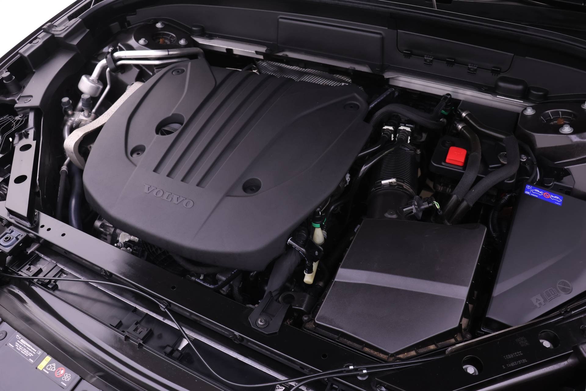 2022 Volvo XC60 B5 Inscription photo 22