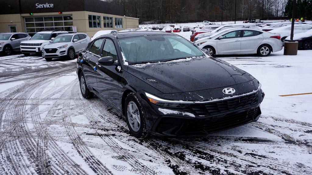 2026 Hyundai Elantra SE's photo