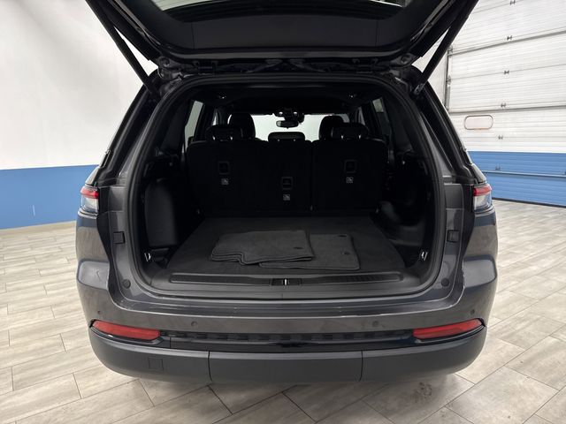 2023 Jeep Grand Cherokee Altitude photo 2