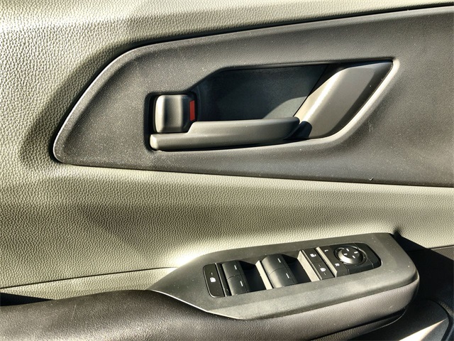 2024 Toyota Prius LE photo 4