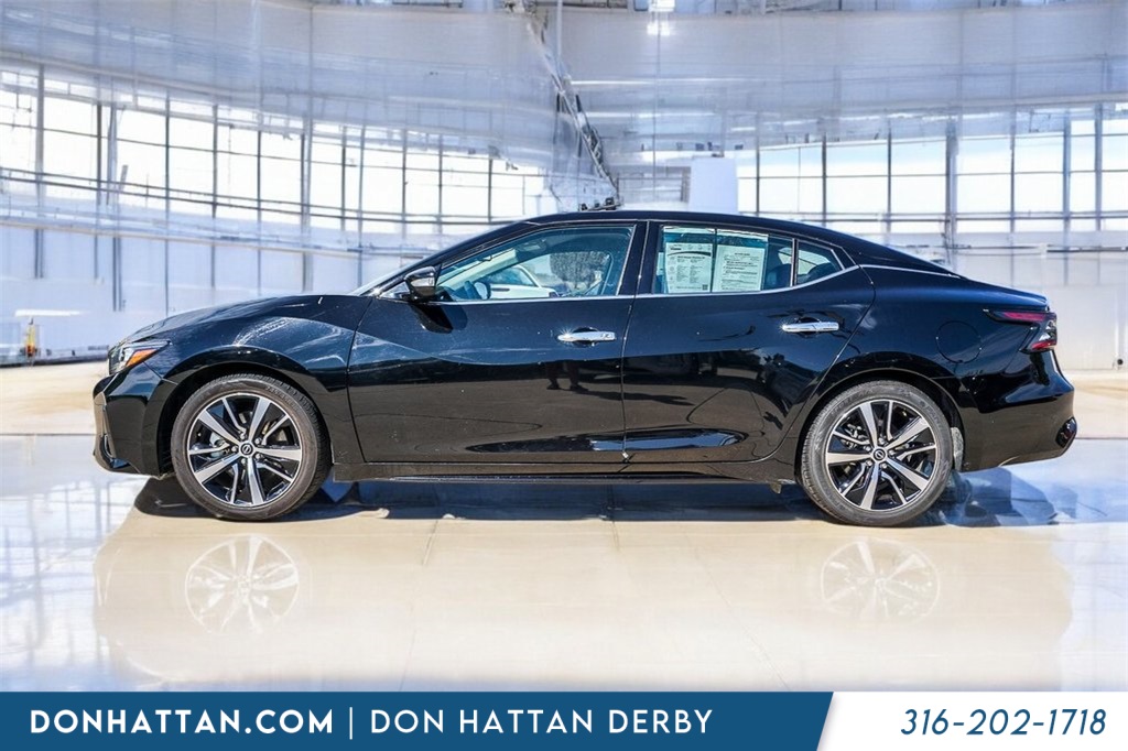 2023 Nissan Maxima SV photo 2