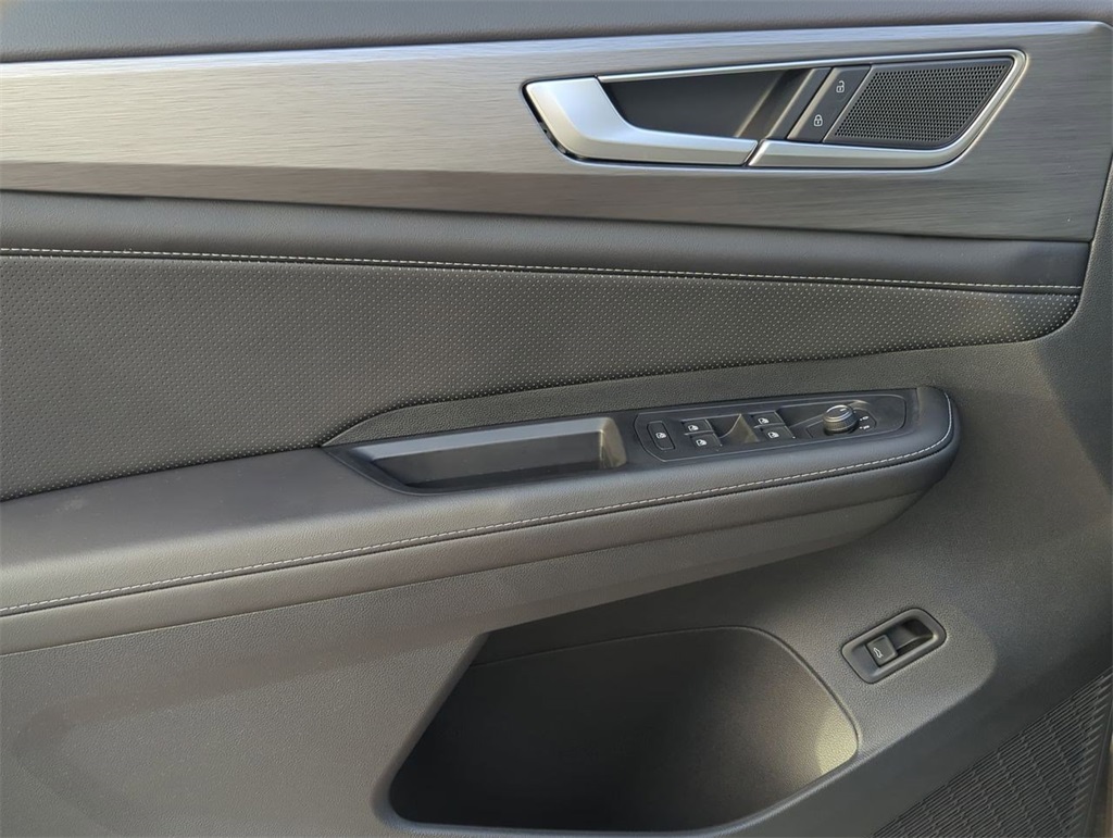 2025 Volkswagen Atlas Cross Sport SE Technology photo 13