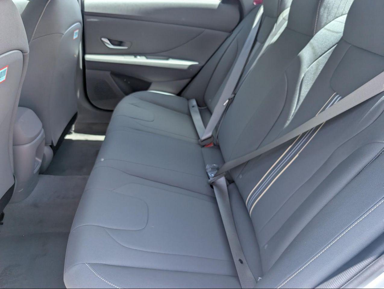 2025 Hyundai Elantra SEL Sport photo 20