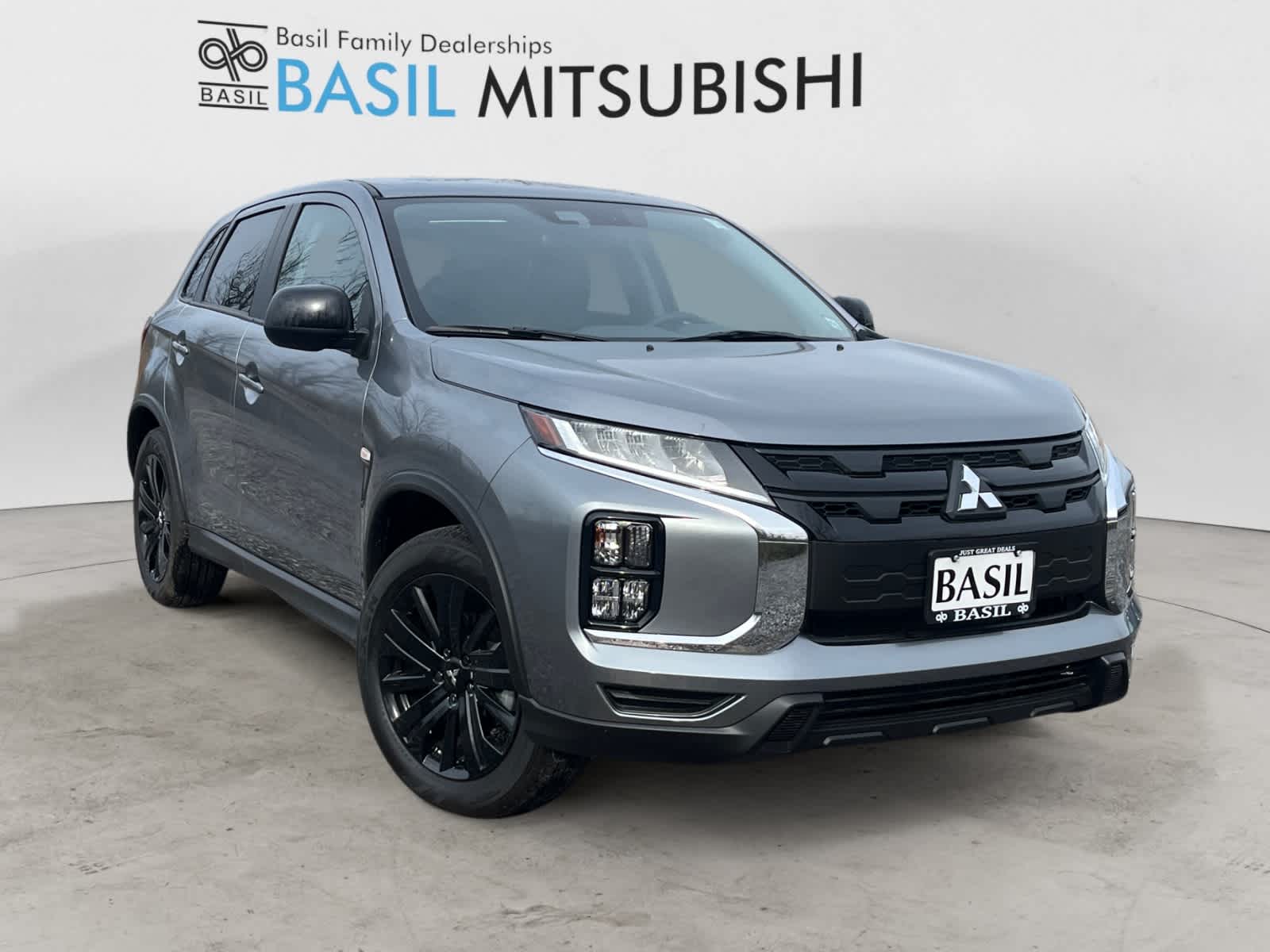 2025 Mitsubishi Outlander Sport LE's photo