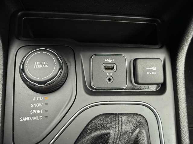 2021 Jeep Cherokee Latitude photo 32