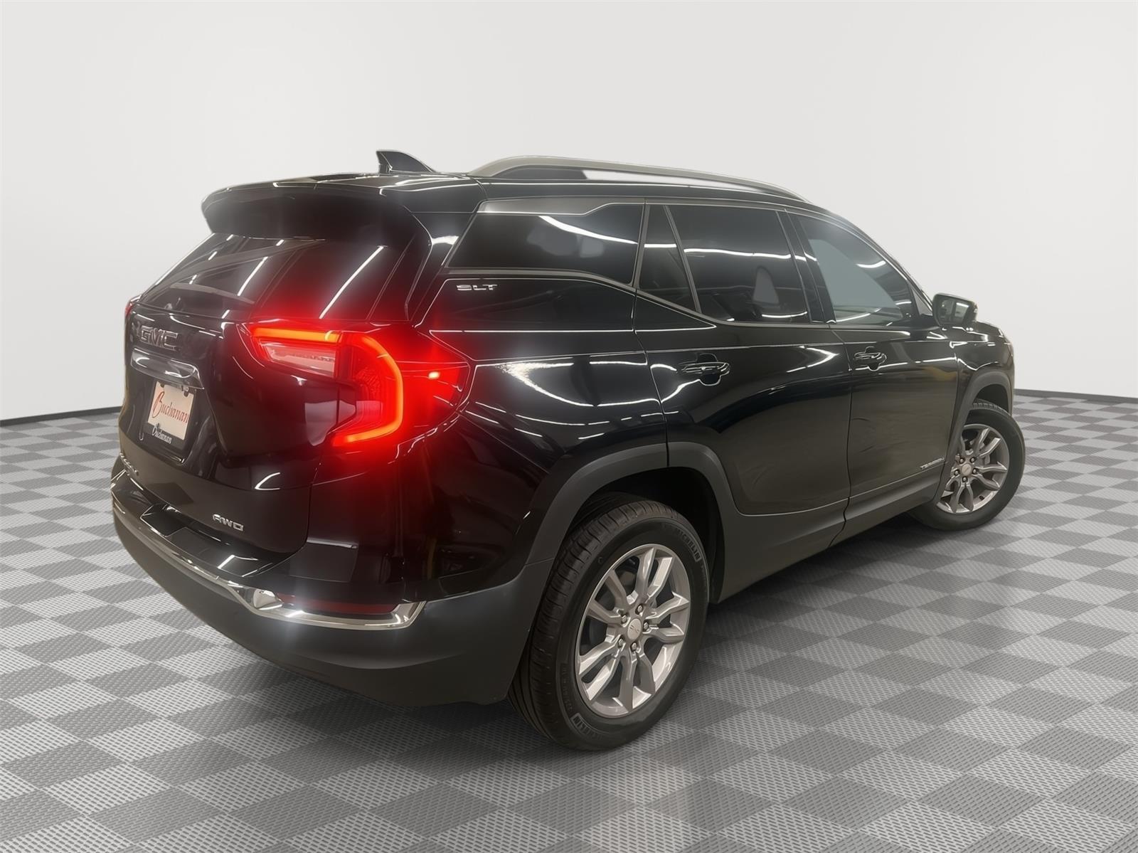 2024 Gmc Terrain SLT photo 2