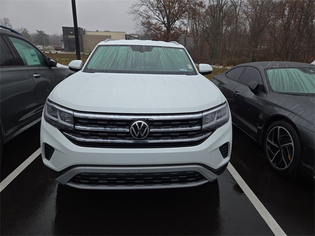 2022 Volkswagen Atlas Cross Sport V6 SE Technology photo 2