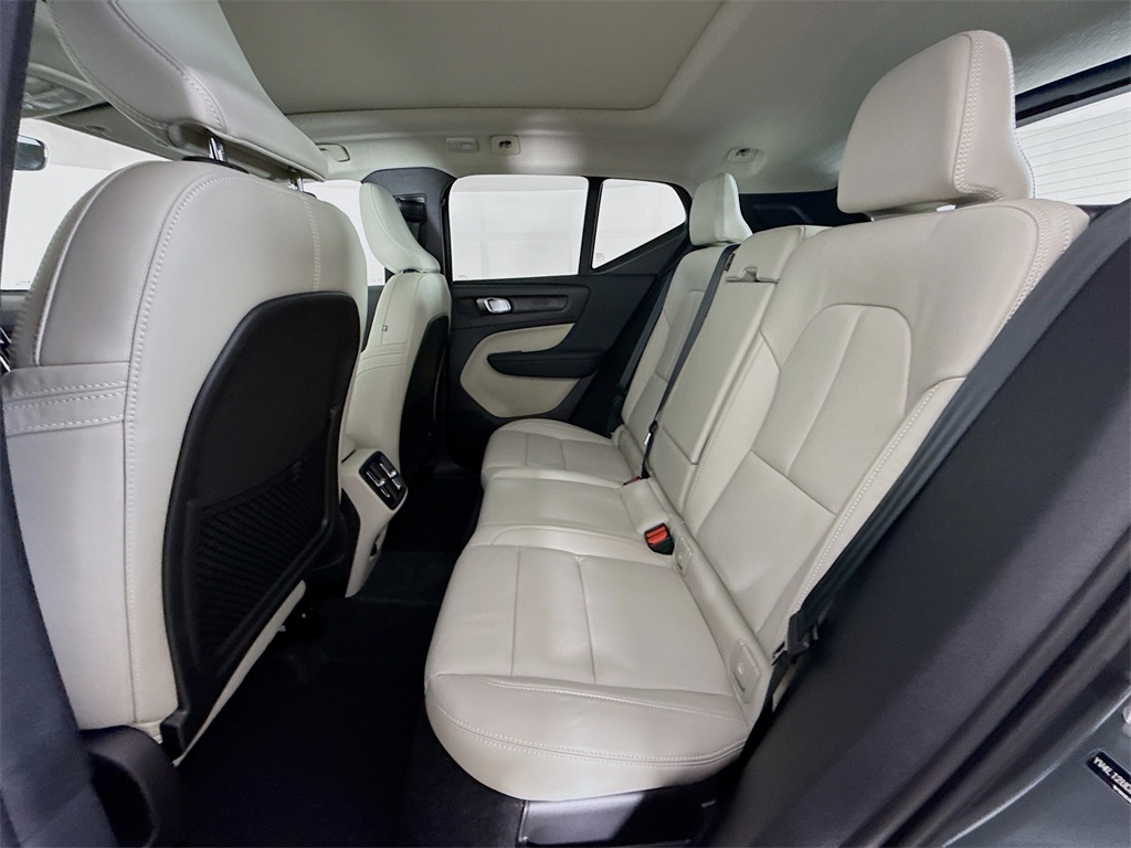 2026 Volvo XC40 Plus photo 25