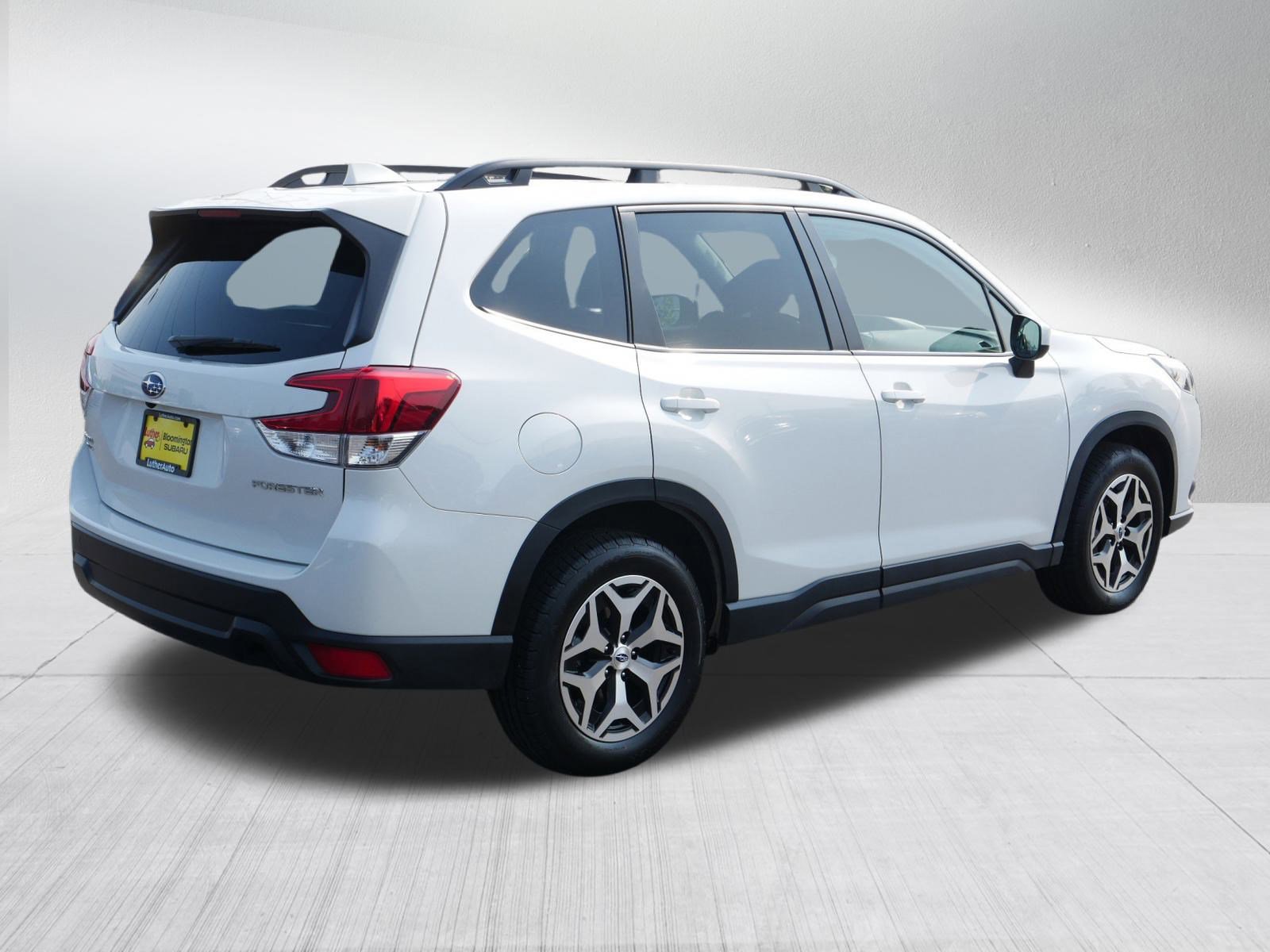 2023 Subaru Forester Premium photo 3