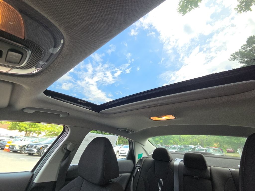 2024 Hyundai Elantra SEL Convenience photo 15