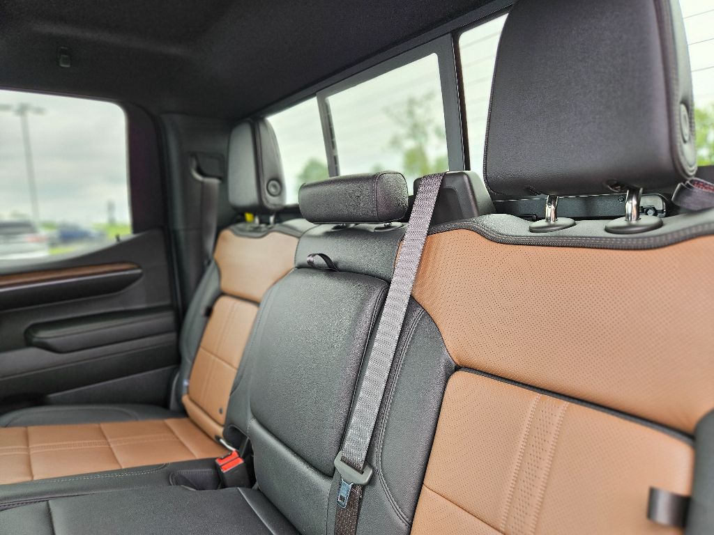 2024 Chevrolet Silverado 1500 High Country photo 28