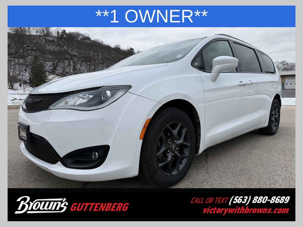 2020 Chrysler Pacifica Touring L Plus's photo