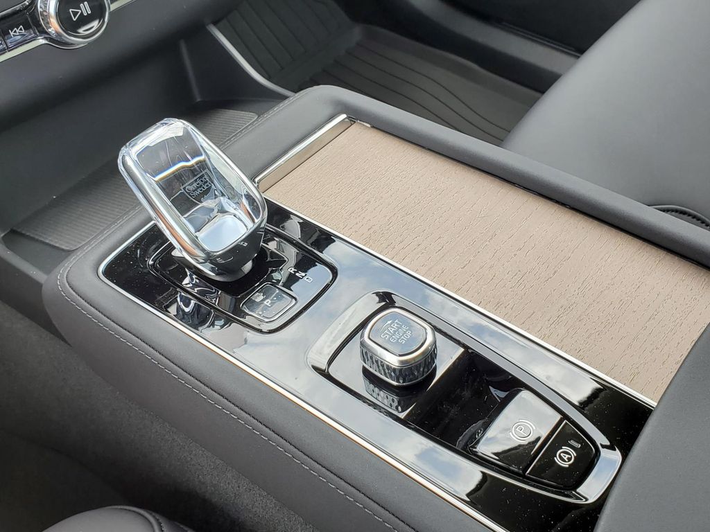 2026 Volvo XC90 AWD Plus photo 10