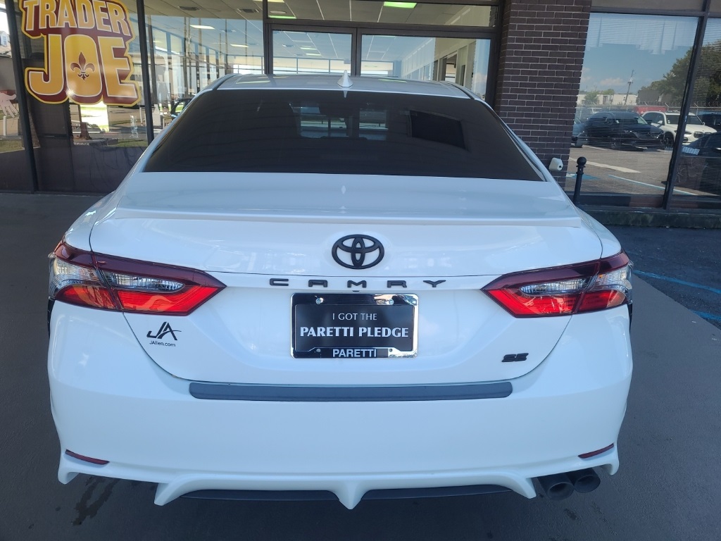 2022 Toyota Camry SE photo 3