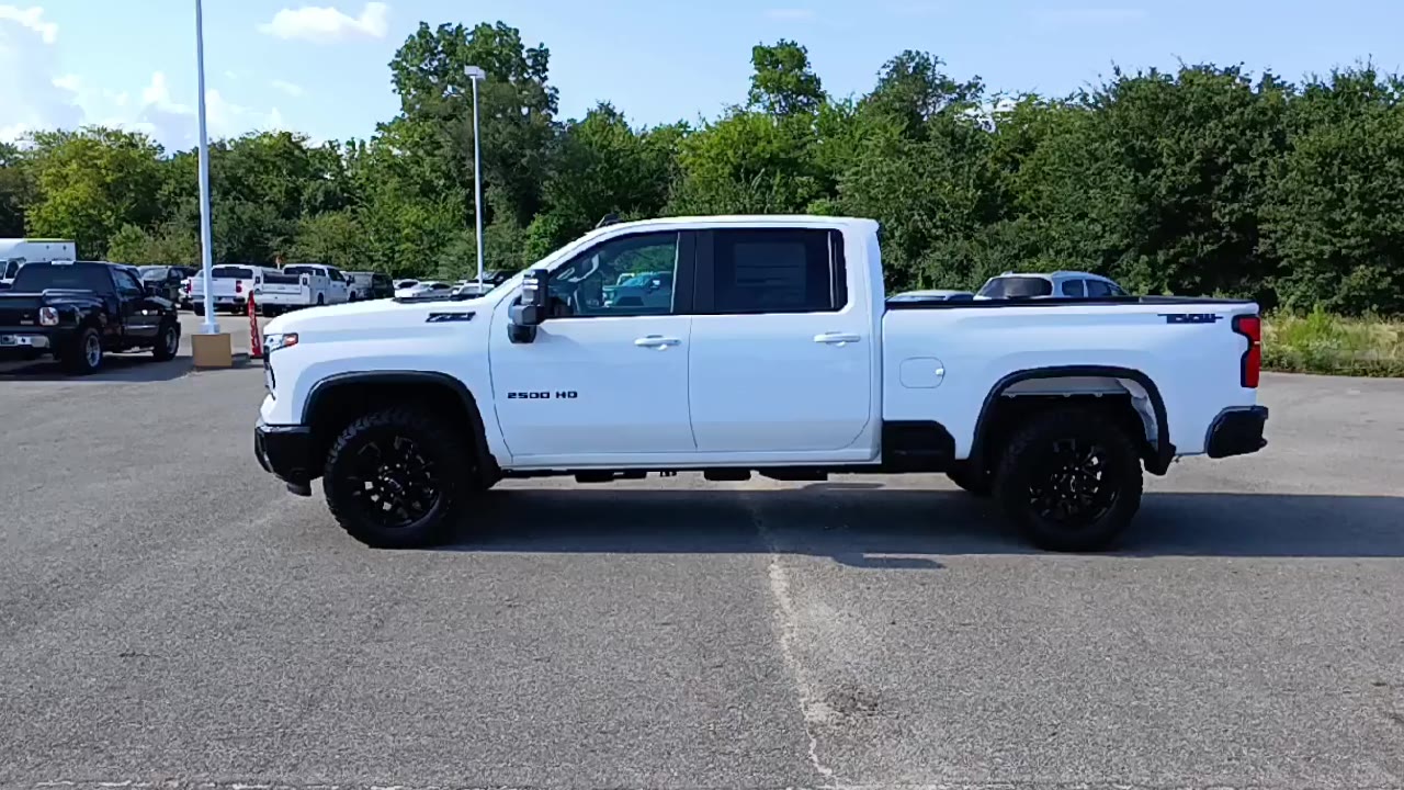 2025 Chevrolet Silverado 2500HD LT photo 5