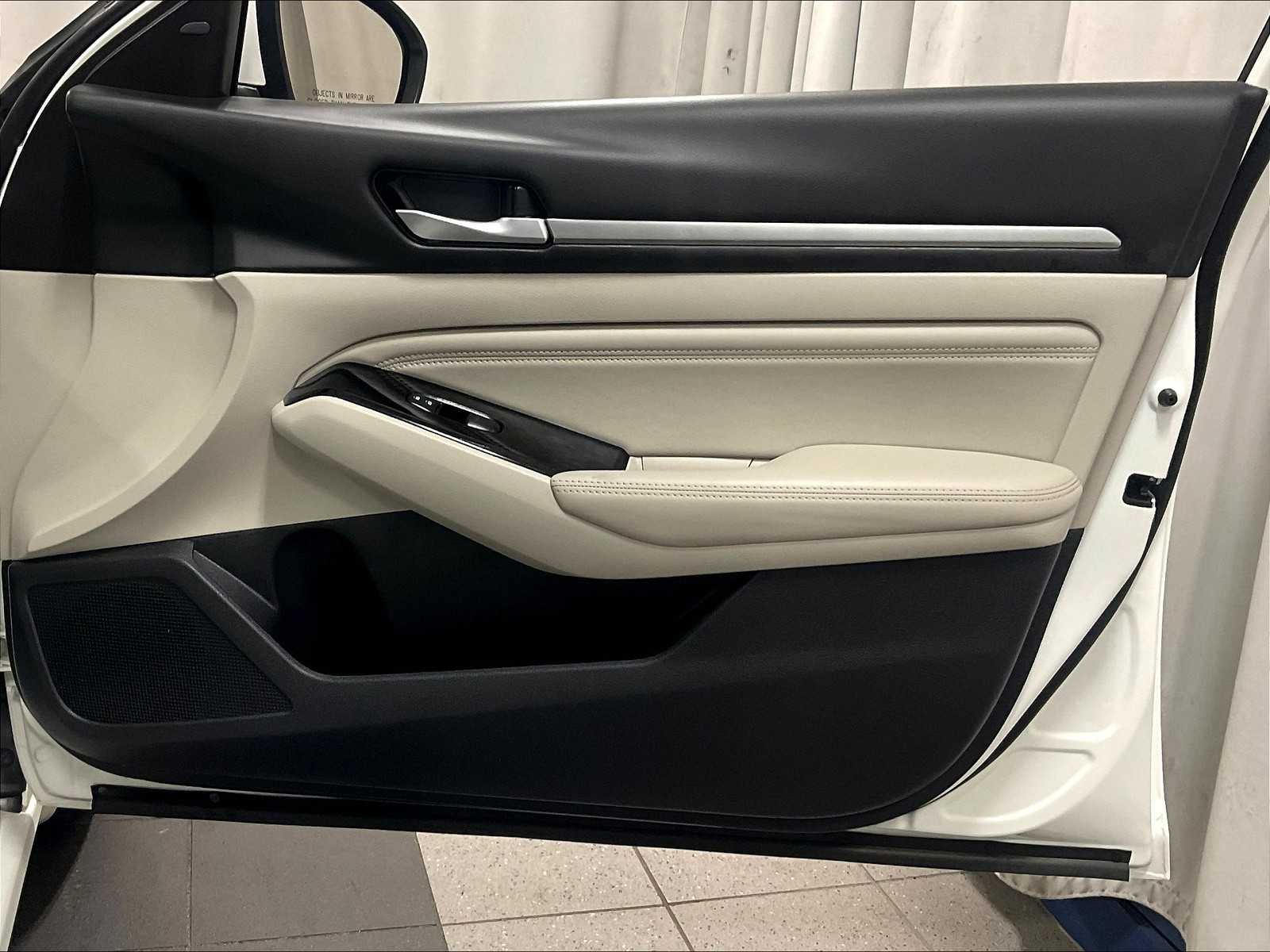 2021 Nissan Altima 2.5 SV photo 11