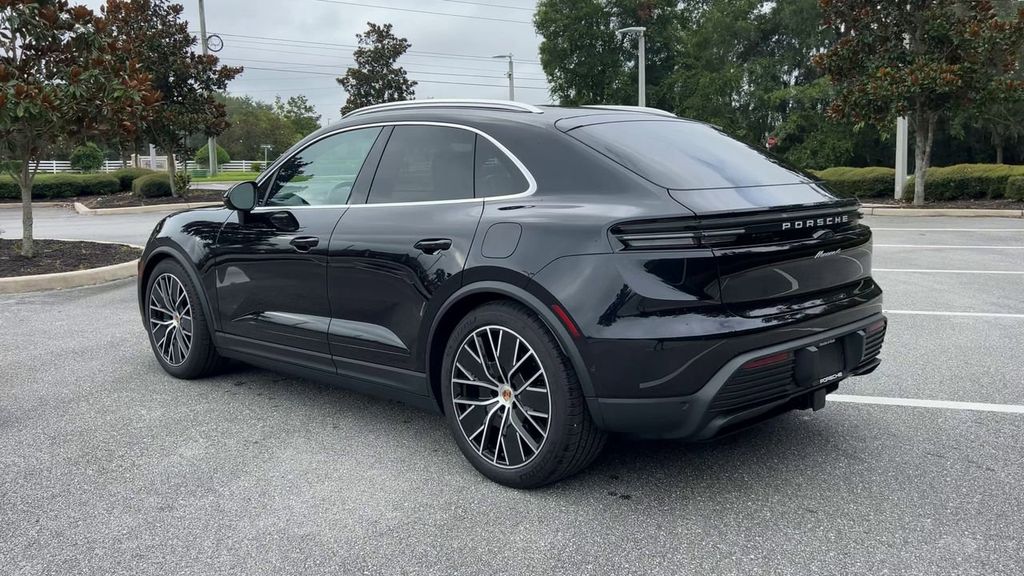 2024 Porsche Macan Electric 4 photo 6
