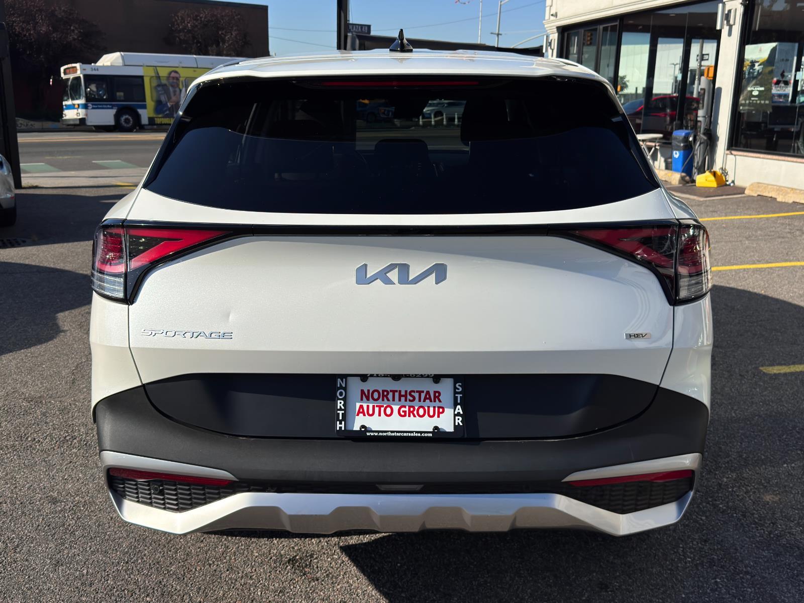 2023 Kia Sportage Hybrid LX photo 4