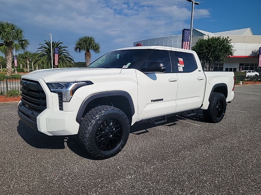 2024 Toyota Tundra SR5's photo