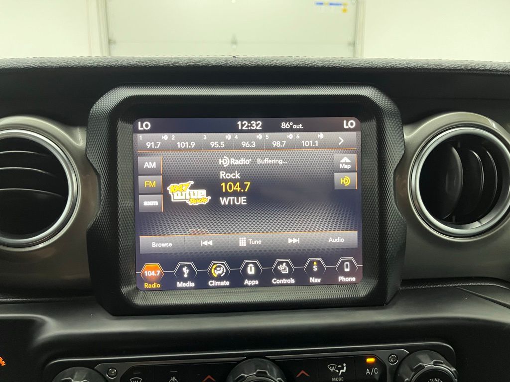 2018 Jeep Wrangler Unlimited Sahara photo 25