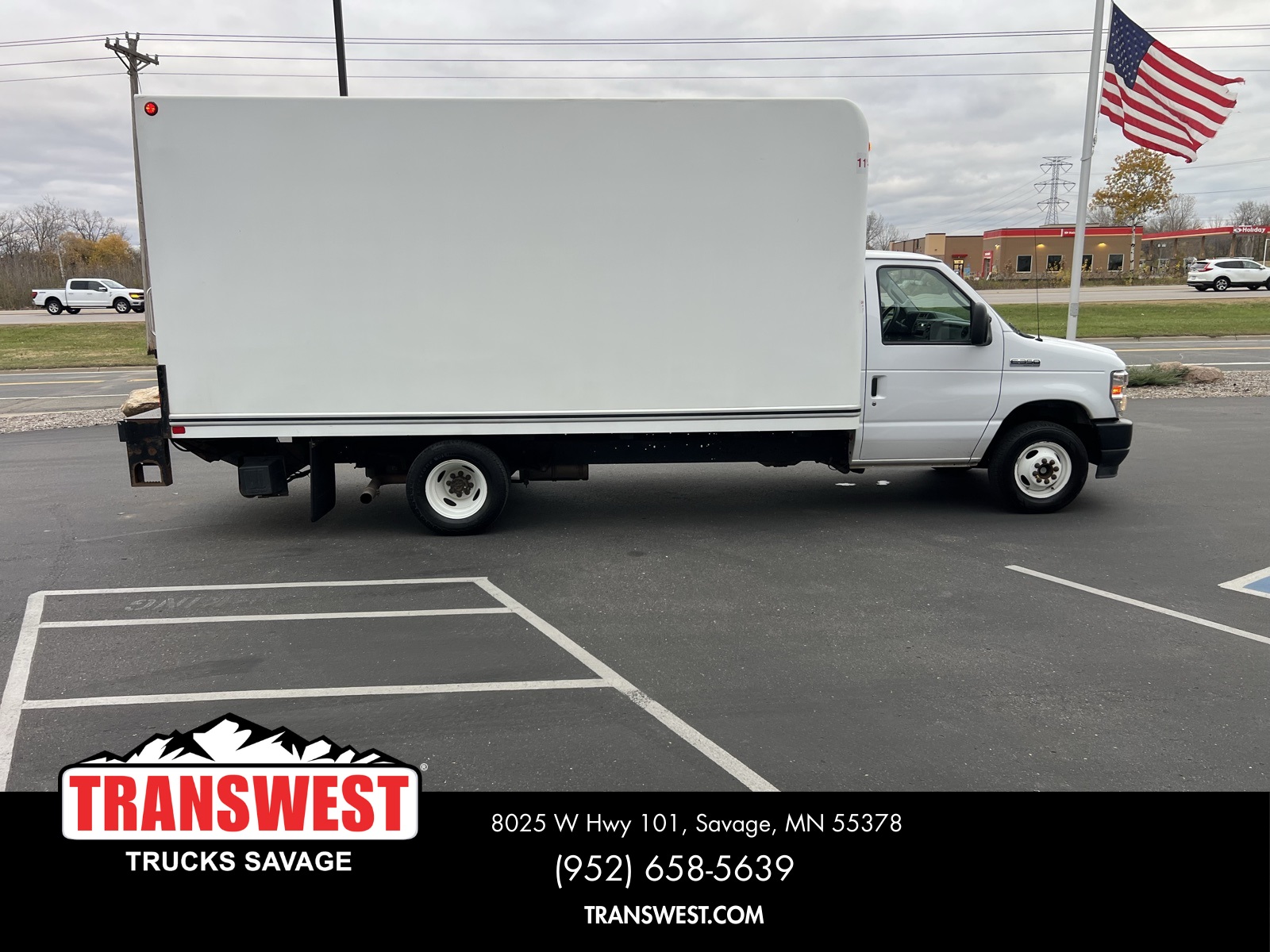 2022 Ford E-350 photo 3