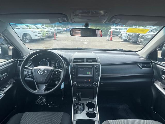2016 Toyota Camry LE photo 2