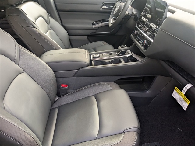 2025 Nissan Pathfinder SL photo 20
