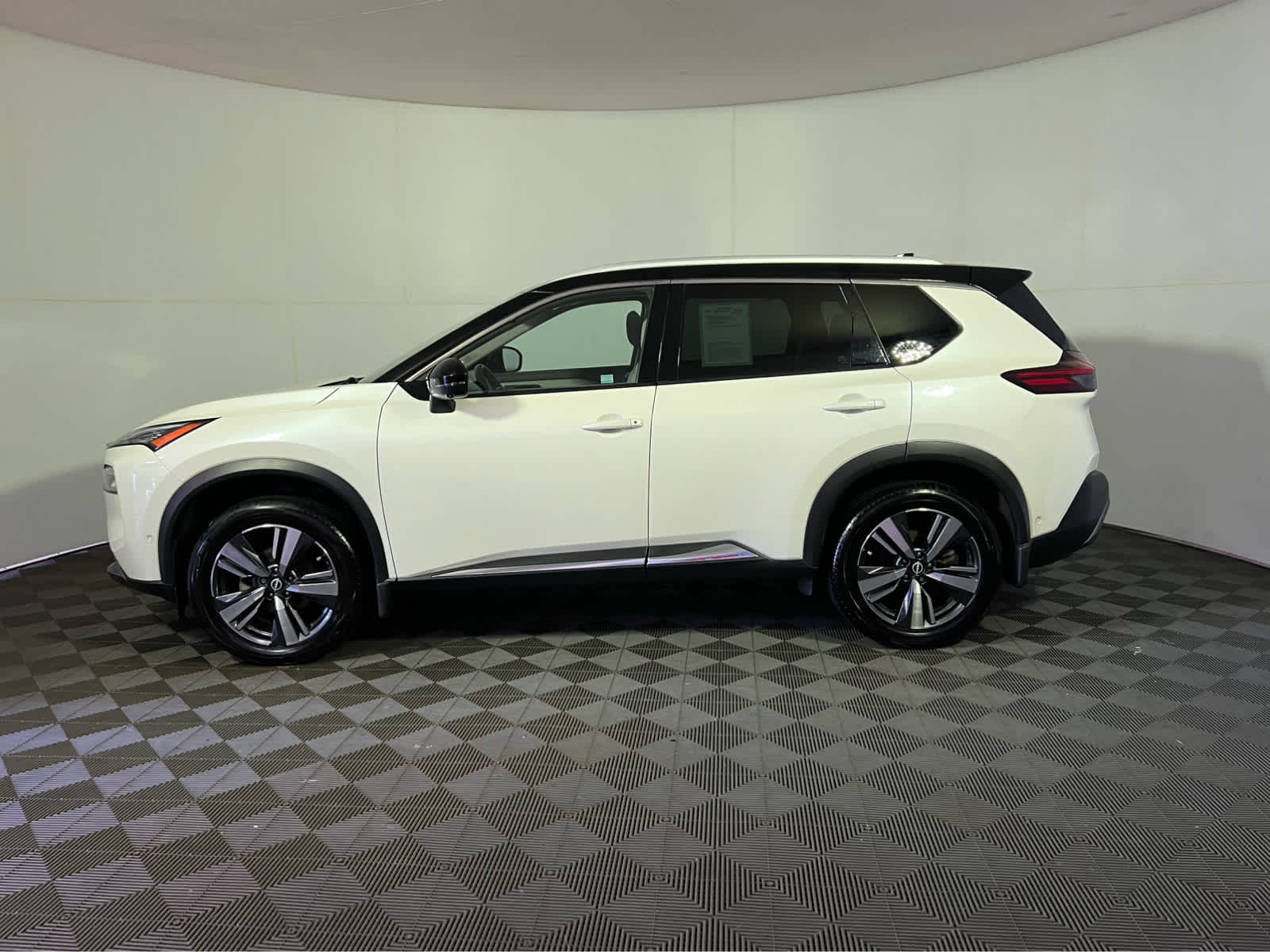 2023 Nissan Rogue SL photo 4